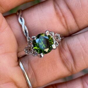 Beautiful chrome diopside style glass round heart silver ring 8.25